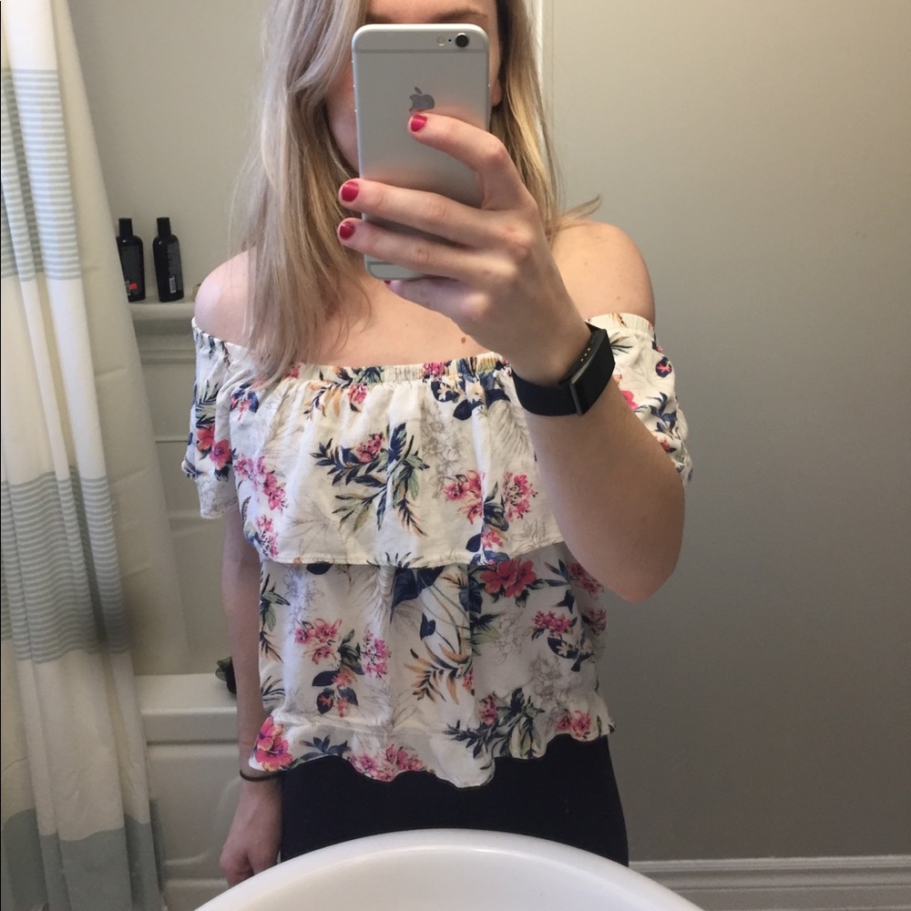 Floral off the shoulder super cute shirt.